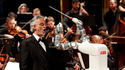 Robot YuMi, ünlü orkestra şefi Andrea Bocelli'nin orkestrasını yönetti