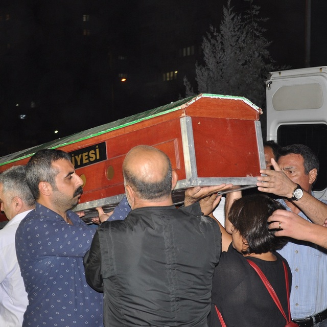 Aysel Tuğluk'un annesinin cenaze defninde yaşanan olaylarla ilgili işlem başlatıldı