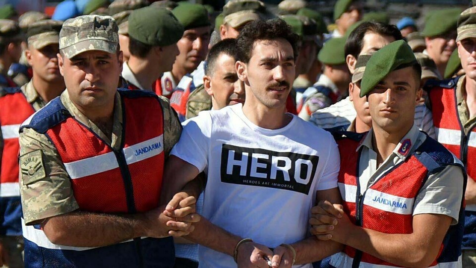 'Hero' tişörtünü böyle savundu