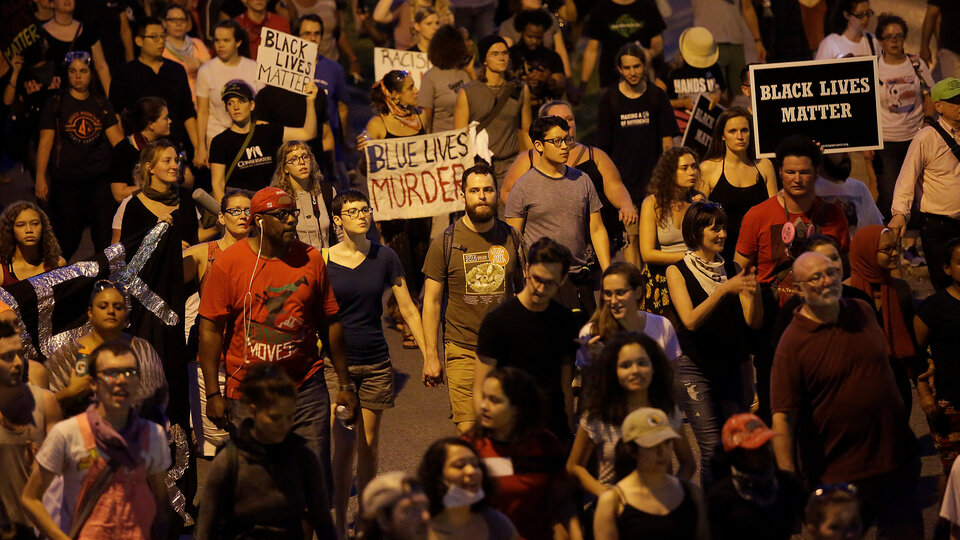 ABD'de halk siyahiler için sokağa döküldü