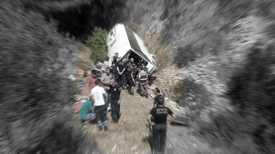 Antalya'da tur otobüsü uçuruma sürüklendi! Ölü sayısı 4'e yükseldi