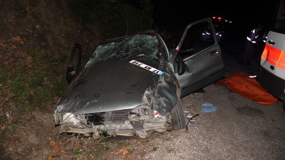 Çanakkale'de trafik kazası: 2 ölü, 1 yaralı