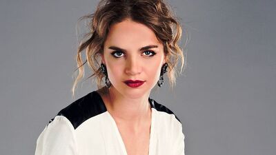 Tuğçe Kazaz kimdir?