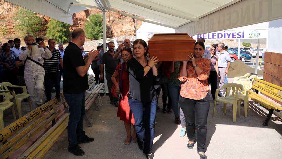 Aysel Tuğluk'un annesinin cenazesine yönelik saldırıya ilişkin 3 kişi tutuklandı