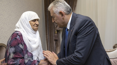 Başbakan'dan şehit ailesine ziyaret