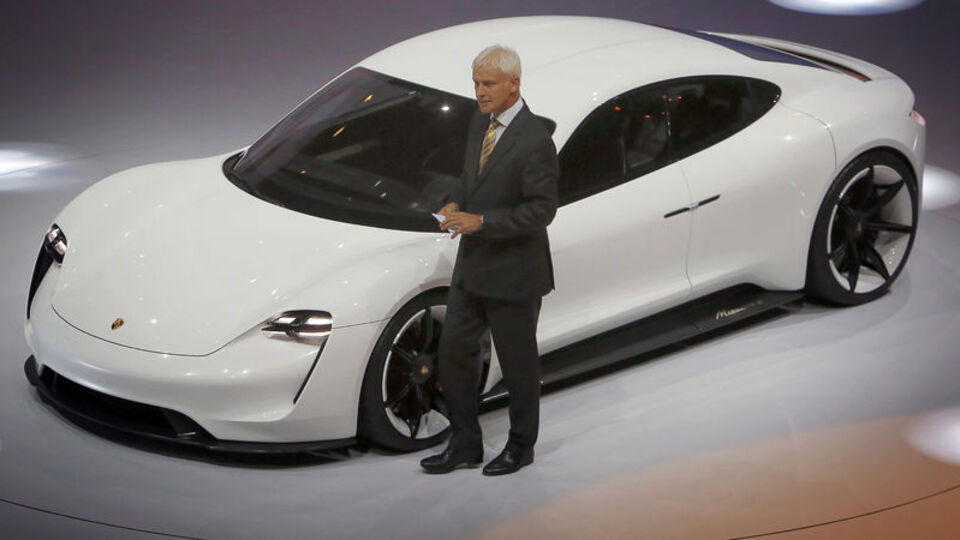 Fiyatı açıklandı, Tesla'ya rakip olacak