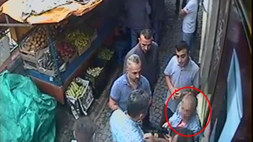 "Yağmur için para topluyorum" dedi, bir anda karşısında babasını buldu!