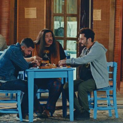 Klavye delikanlıları ile kahkahaya hazır olun!