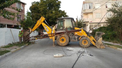 Hafriyat kamyonu ortalığı savaş alanına çevirdi
