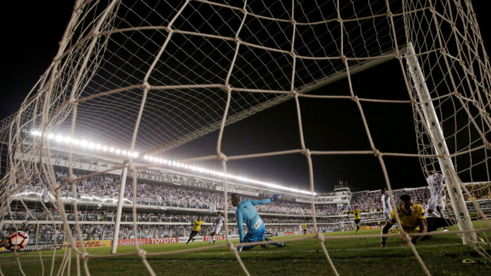 Taraftarlar statta kilitli kaldı