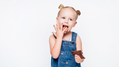 Ona bir iyilik yapın! Çocuğunuzun başarısını şeker ve çikolata ile ödüllendirmeyin!
