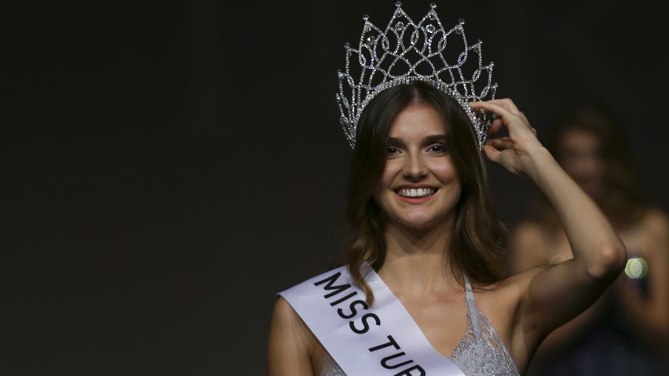 Miss Turkey 2017 birincisi: Aslı Sümen