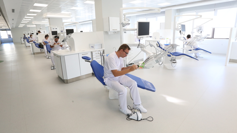 25 milyon dolar yatırımlı diş hastanesi hasta kabulüne başladı!