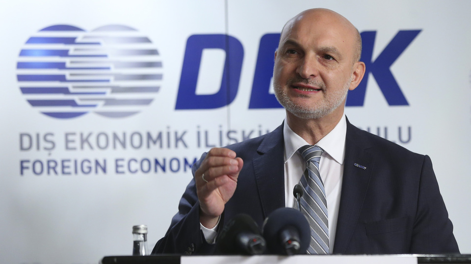 DEİK'te bayrak değişimi