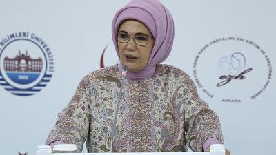 Emine Erdoğan: Normal doğumu teşvik eden bir dönüşüm başlatmalıyız