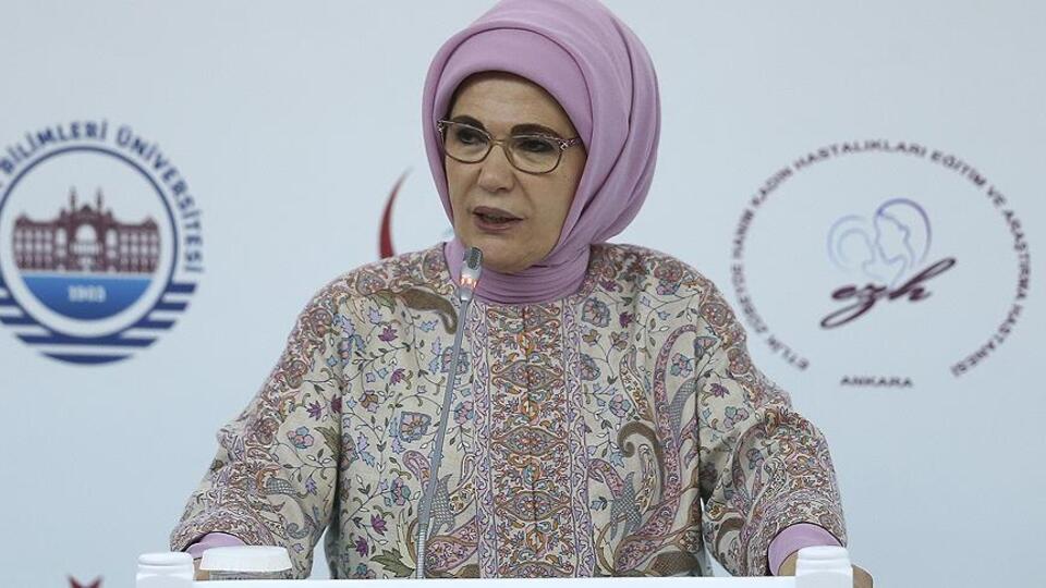 Emine Erdoğan: Normal doğumu teşvik eden bir dönüşüm başlatmalıyız