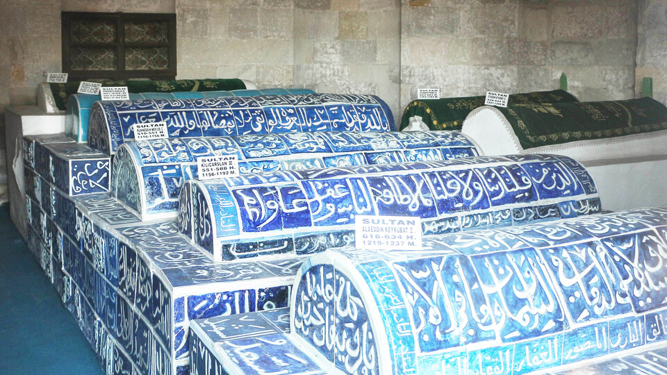 'Kemikleri karışan Selçuklu Sultanları yeniden defnedildi' iddiası