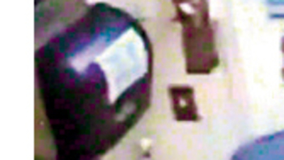 Kola kostümlü soyguncu