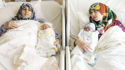 Anne-kız aynı anda doğum yaptı