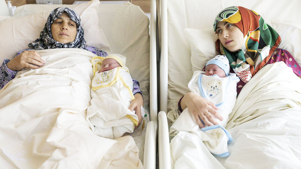 Anne-kız aynı anda doğum yaptı