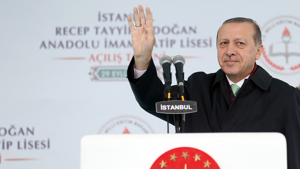 Cumhurbaşkanı, kendi adını taşıyan İmam Hatip Lisesi'nin açılışını yaptı