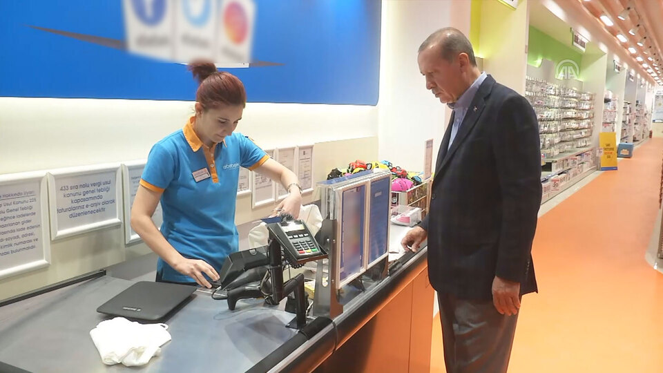 Cumhurbaşkanı Erdoğan 6'ncı torunu için alışveriş yaptı
