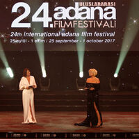 24. Uluslararası Adana Film Festivali'nde ünlü oyuncudan yönetmene protesto