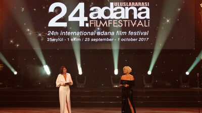 24. Uluslararası Adana Film Festivali'nde ünlü oyuncudan yönetmene protesto