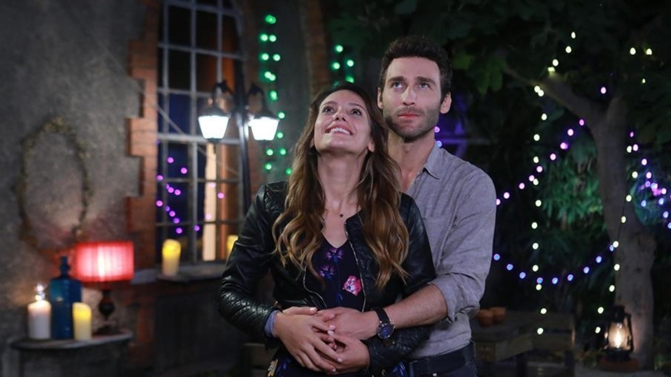 Aslı ve Barış'ın ayakları yerden kesiliyor