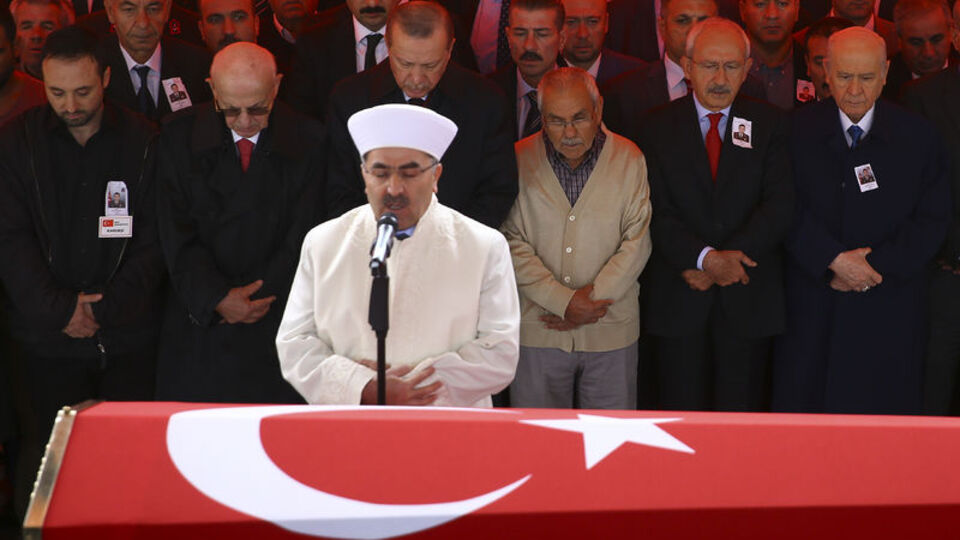 Şehit Yüzbaşı Erdal son yolculuğuna uğurlandı