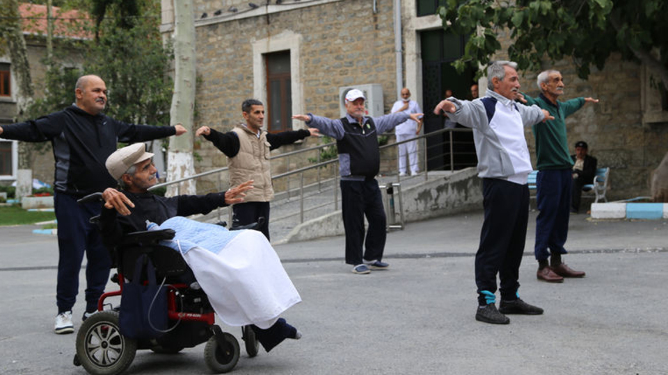 Darülaceze'de sabah sporu