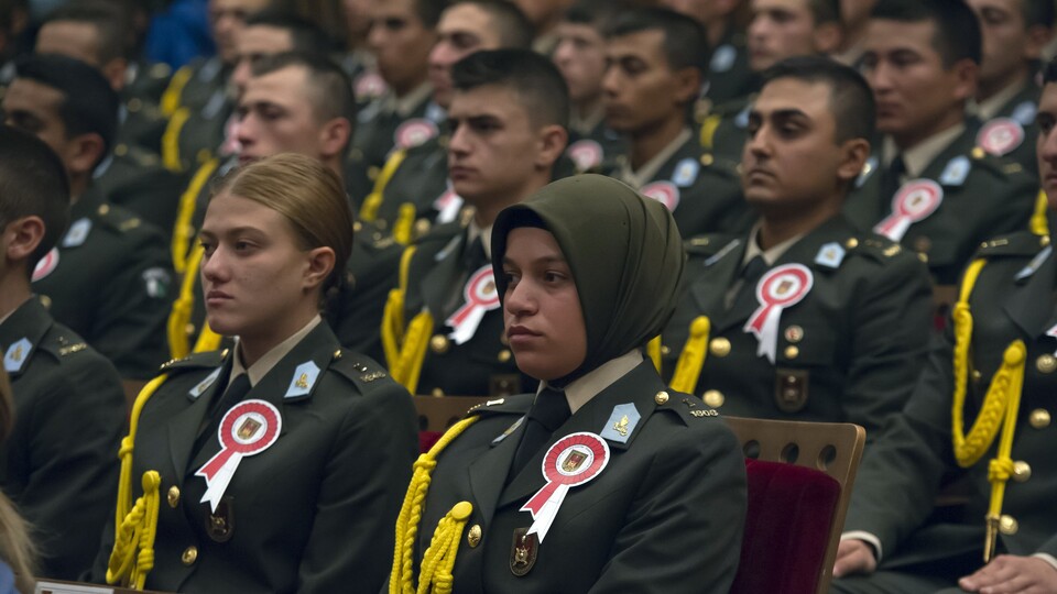 Kara Harp Okulu'nda ilk başörtülü öğrenci