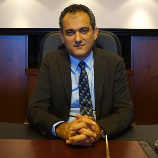 Mahmut Özer kimdir?