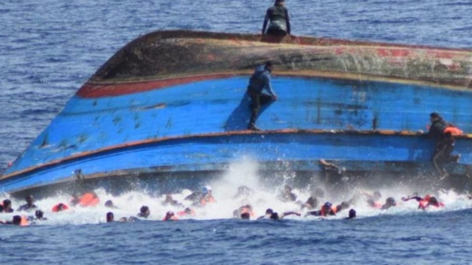 Nijerya'da yolcu teknesi battı: 17 ölü
