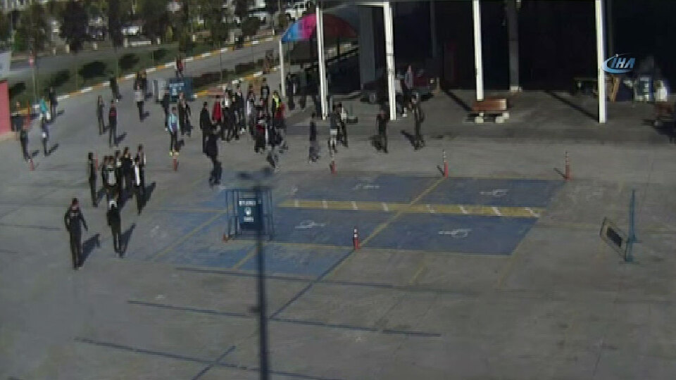 Yer: Beylikdüzü... Liseli gençler birbirine girdi! Yaralılar var