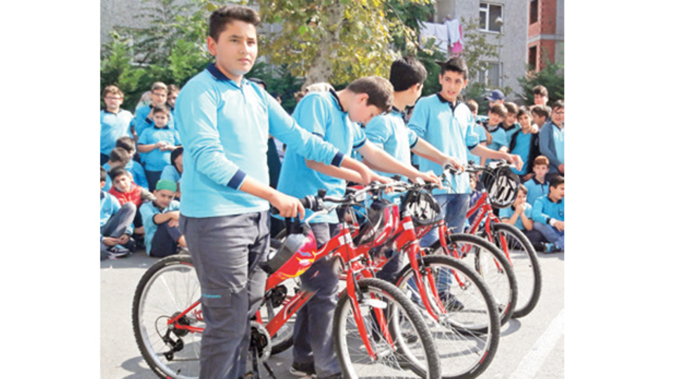 Bisikletlerine kavuştular