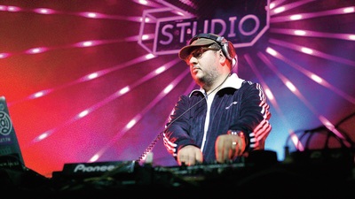 DJ Murat Abbas: 'Dönemin tahribatını techno müzik karşılıyor'