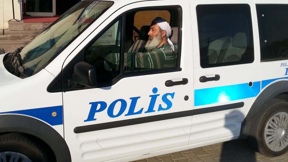 Sakallı, sarıklı polisin ardından genelge