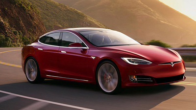 İzmir'de Tesla'yı parçalayacak