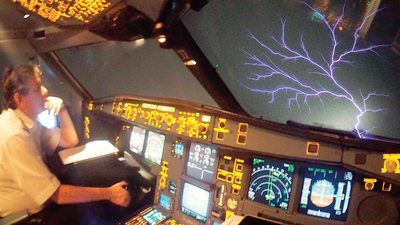 Havada inanılmaz anlar... THY uçağı 12 bin metrede fırtınadan böyle geçti