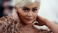 Kylie Jenner'dan erkek bebek iması