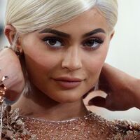 Kylie Jenner'dan erkek bebek iması