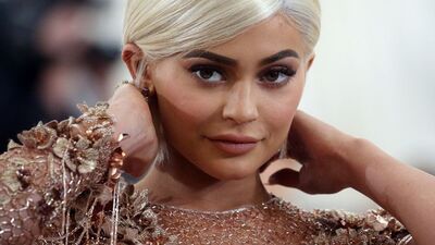 Kylie Jenner'dan erkek bebek iması