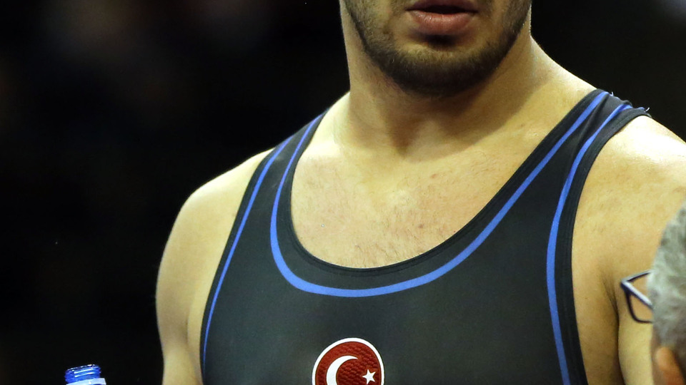 Milli güreşçi silahlı saldırıya uğradı