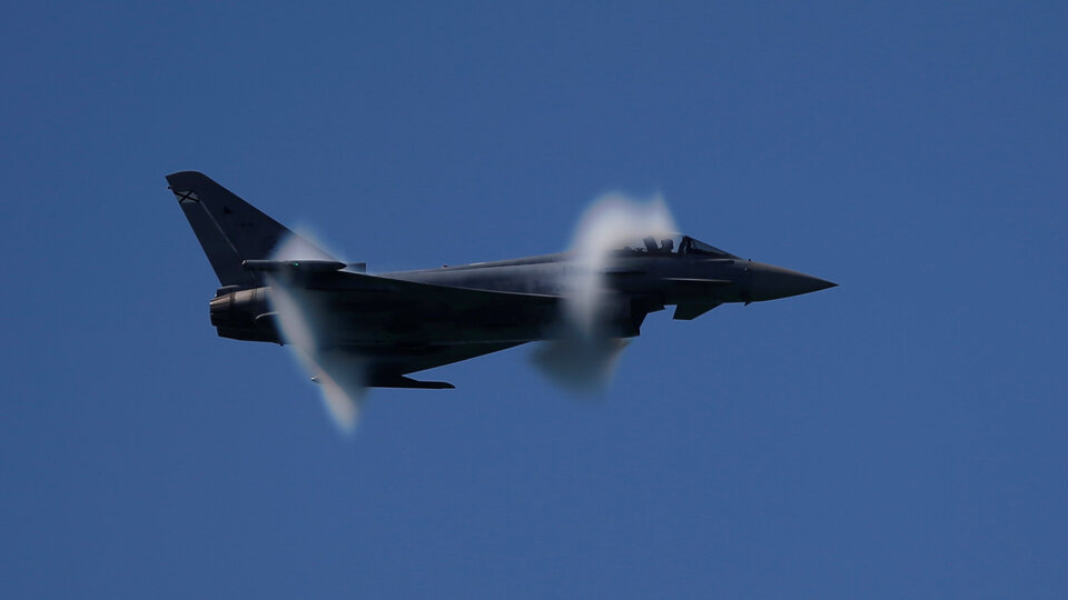 İspanya'da askeri uçak düştü!