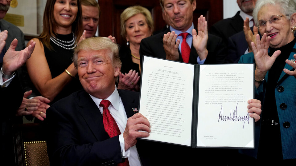 Trump, Obamacare karşıtı kararnameyi imzalamayı unuttu