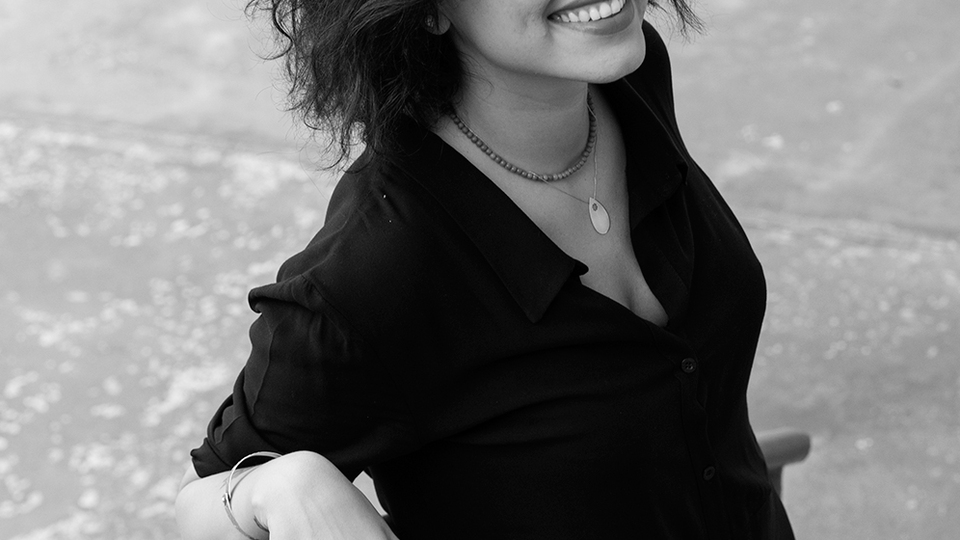 Hande Birsay'ın "Emiyor mu?" adlı kitabı raflarda!
