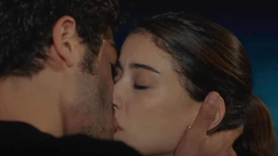 'Bizim Hikaye'ye damga vuran öpüşme