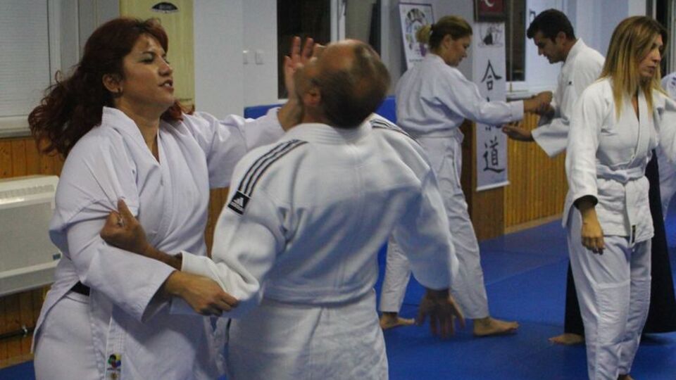Doktorlara 'aikido' dersi!