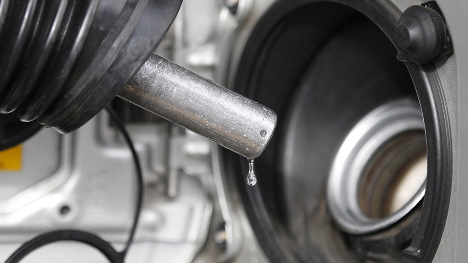 Petrol fiyatı 10 dolara inebilir!